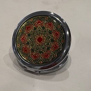 Decorative Compact Mirror with Heart and Metallic Inlay Design